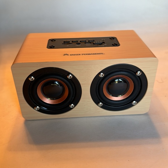 KP Faux Wood Retro Stereo Speaker w/USB Cord NIB - Picture 2 of 9